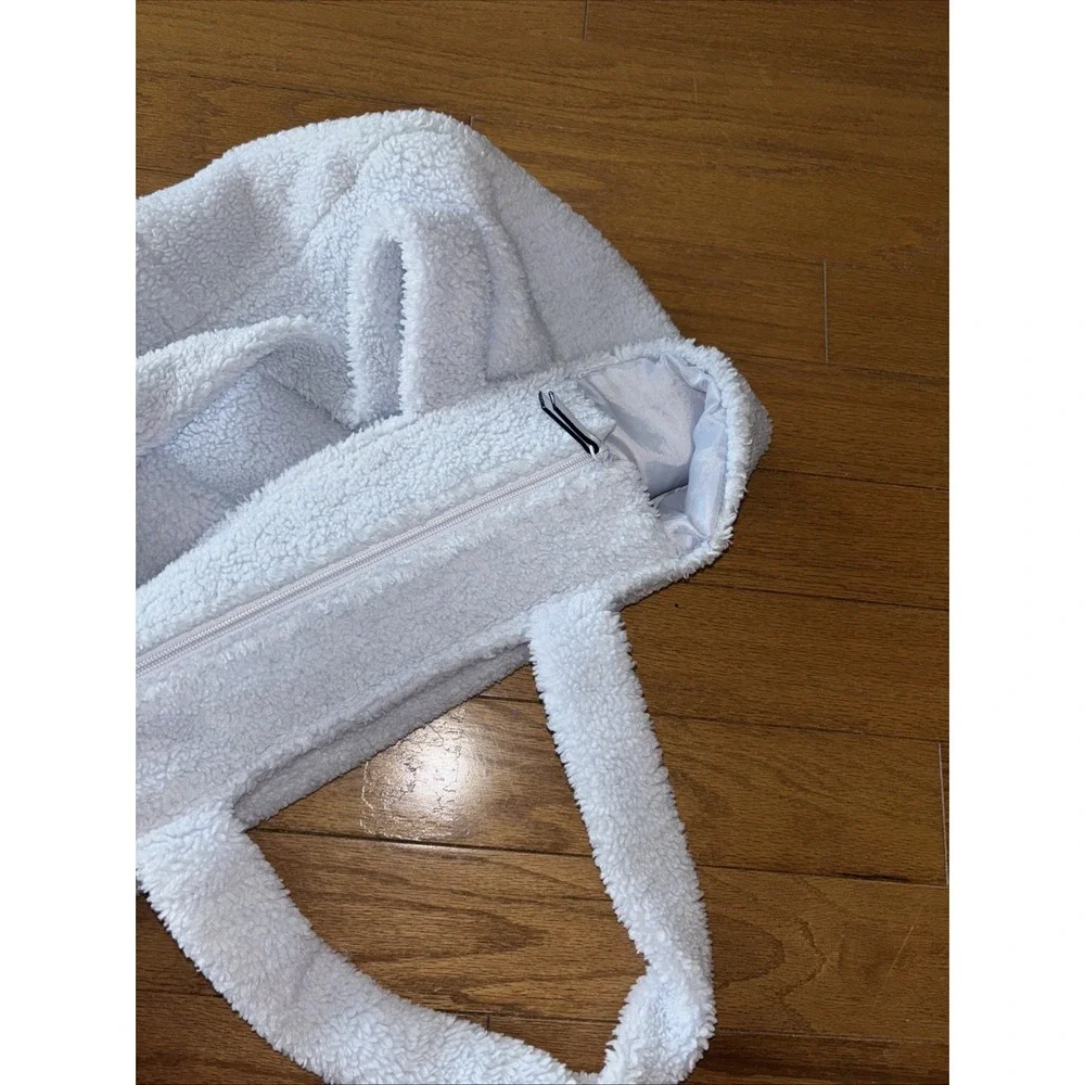 Victorias Secret Blue Plush Teddy Tote In Hydrangeas‎ BlueZipper. Inside Pockets